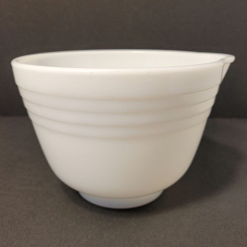 Hamilton Beach Pyrex Vintage Milk Glass 4 Cup Mixing Bowl W/Spout Glass USA